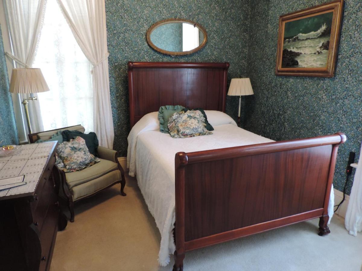 Franklin Terrace Bed And Breakfast Room photo